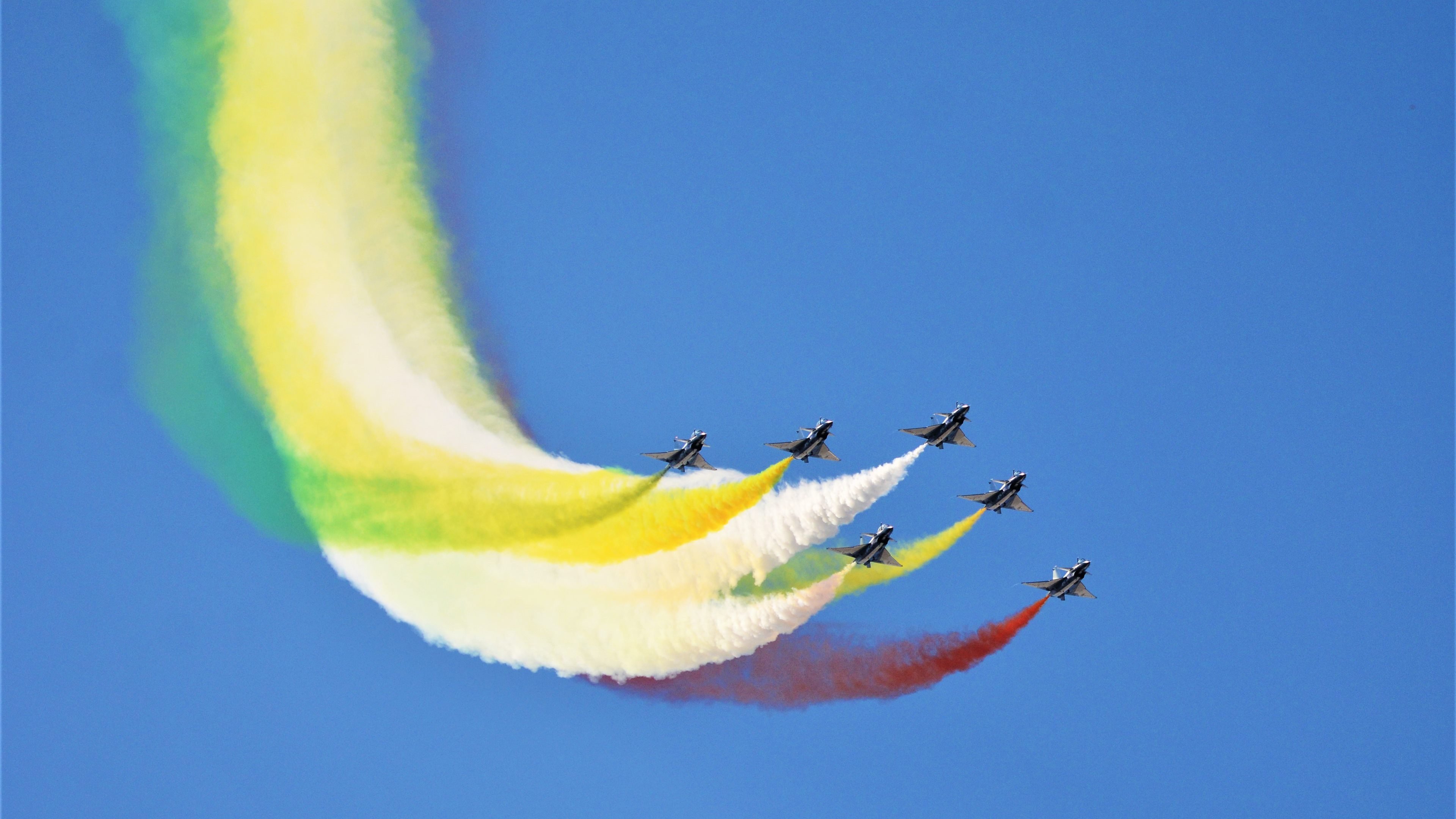 田径世锦赛刘翔担任解说嘉宾，网友怀旧刷屏，刘翔第一次获得世界田径锦标赛冠军