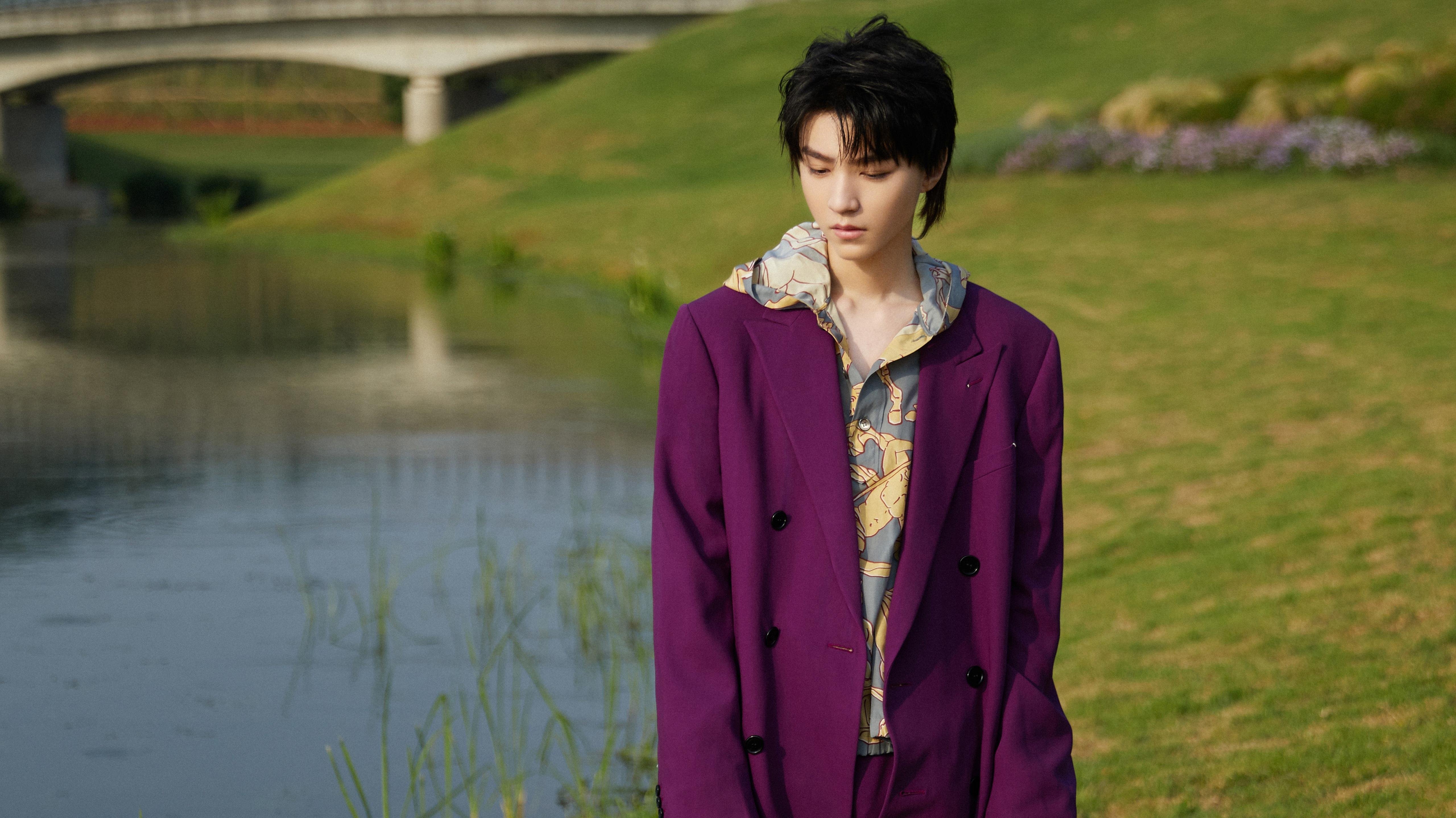 赛场外风云：球迷互动和媒体热议，小说赛场风云